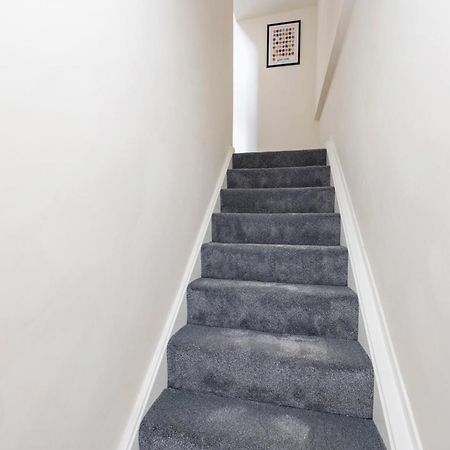 2 Bedroom Apartment On Peebles High Street Екстер'єр фото