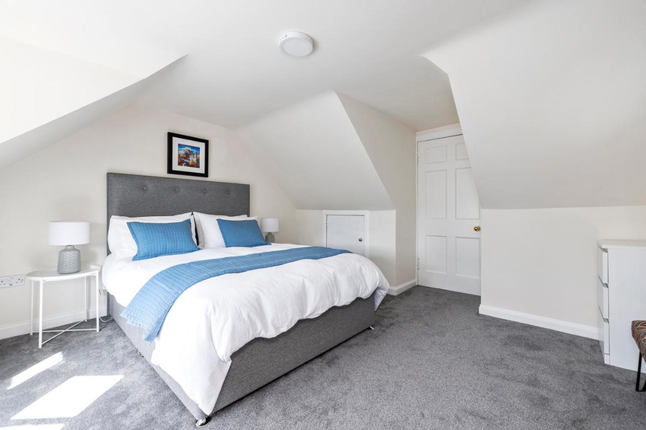 2 Bedroom Apartment On Peebles High Street Екстер'єр фото