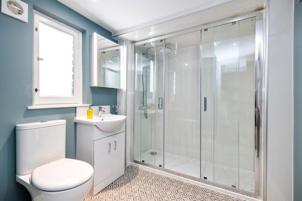 2 Bedroom Apartment On Peebles High Street Екстер'єр фото