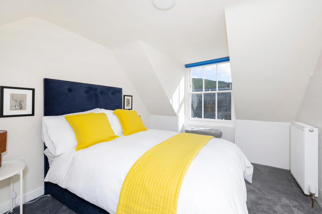 2 Bedroom Apartment On Peebles High Street Екстер'єр фото