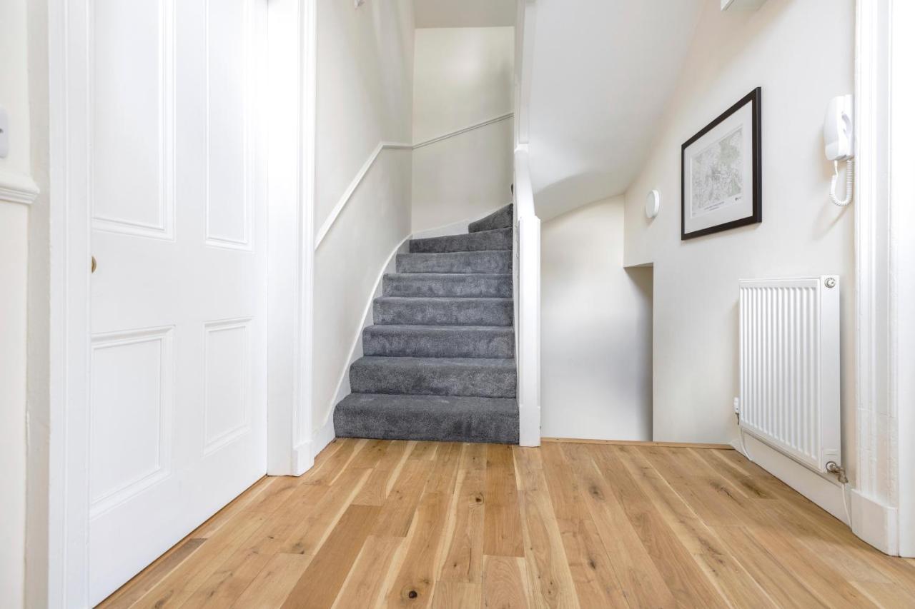 2 Bedroom Apartment On Peebles High Street Екстер'єр фото